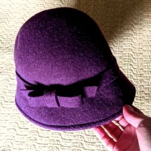 Beautiful hat 100% wool pre-owned but in good condition.. lightly Used 🪖👌